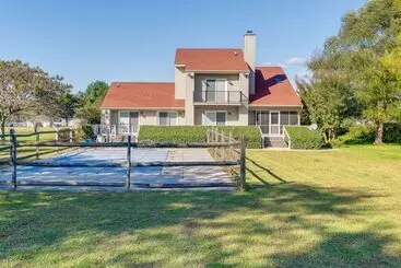 Mökkimajoitus Lottsburg House W/ Private Pool + Fireplace