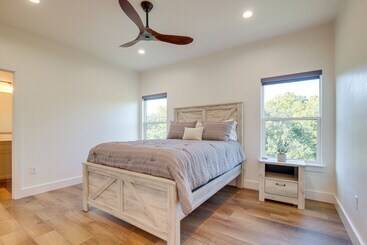 Dom wiejski Modern Kingsland Home W/ River Access & Kayaks!