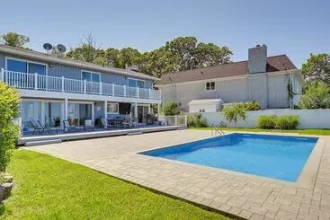 Mökkimajoitus Spacious Rocky Point Retreat W/ Al Fresco Dining!