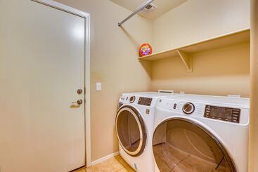 بيت ريفى Sunny Surprise Home: Heated Outdoor Pool, Hot Tub!