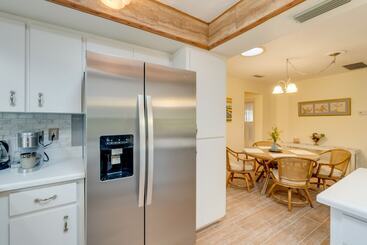 Kır Evi Tranquil Venice Escape W/ Private Backyard Oasis!