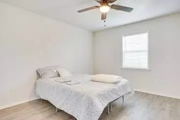 Mökkimajoitus Updated Home W/ Yard ~ 14 Mi To Quartz Mountain!