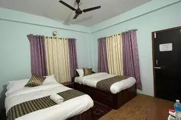 تختخواب و صبحانه Safari Suite