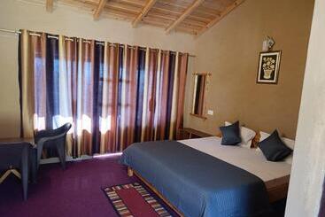 Binsar Oak Paradise Resort  Uk