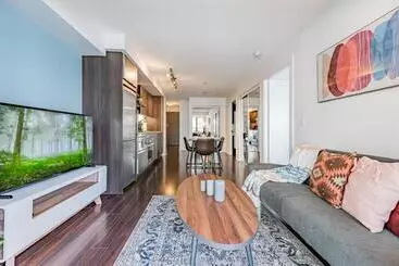 ホテル 300 Front Property