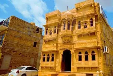 Hotel Moscow Haveli & Desert Safari