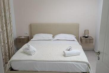 بنسيون Eljos House Permet