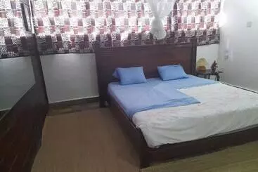 تختخواب و صبحانه Rwanda African Art Museum