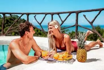 Hotelli Akua Ocean View Suites