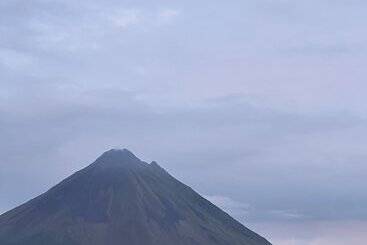 هتل Cabinas Los Tucanes