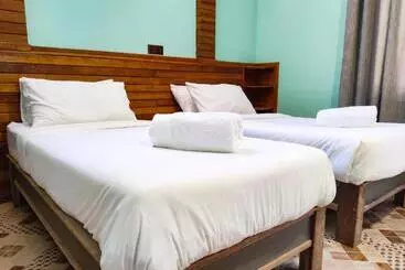 پانسیون Akiri Surf Retreat