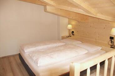 مبيت وإفطار Chalet Da Mont Resciesa