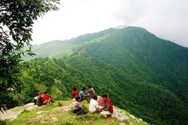 Hotel Dunagiri Retreat