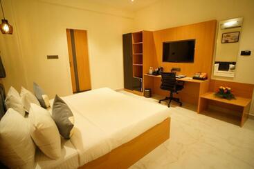 בית מלון כפרי Emerald Urban Comforts