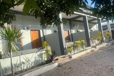 ホテル Sumbawa Maluk Homestay Kost Tika