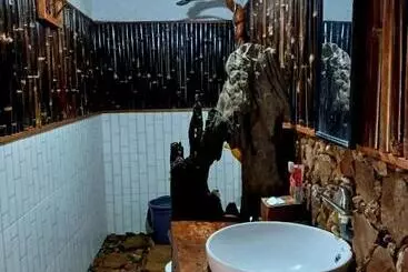 Majatalo Tropical Jungle Lodge & Jungle Trekking