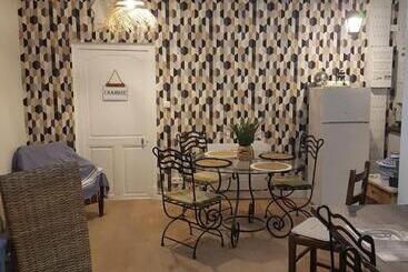 ペンション Fenêtre Sur Cour Du Docteur Privey   Free & Secure Park Bike