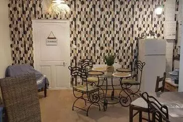 ペンション Fenêtre Sur Cour Du Docteur Privey   Free & Secure Park Bike