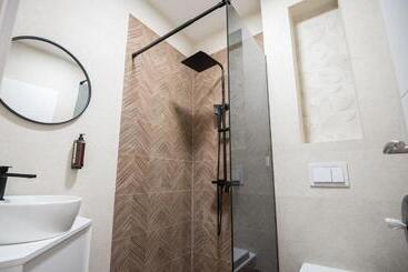 پانسیون Leo Luxury Rooms I Apartments