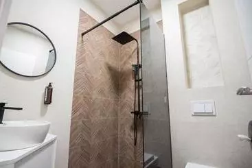 پانسیون Leo Luxury Rooms I Apartments