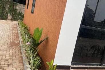 هتل Lakeshore Victoria View Apartments