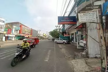 هتل Spot On 93385 Penginapan Hj Lilis 2 Syariah