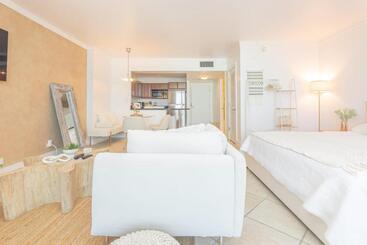 公寓式酒店  Stunning Studio With Balcony In South Beach