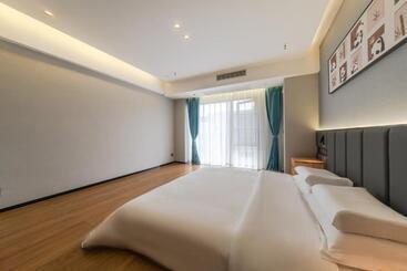 מלון דירות At Night Hotel Chengdu