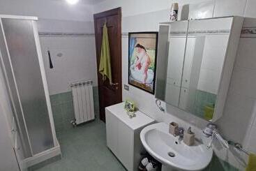 مبيت وإفطار La Tana Di Otto