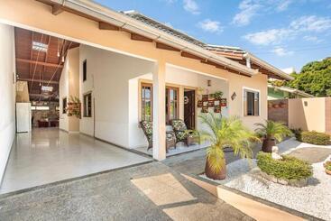 تختخواب و صبحانه Quarto 2 Hospedaria Orquídeas De Bombinhas Com Delicioso Café Da Manhã Incluso