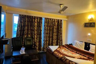Hotel Sterling Srinagar