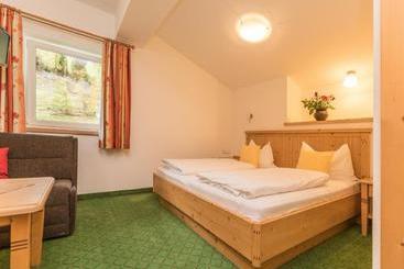 ホテル Alpenhof Apartments