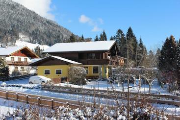 ホテル Appartement Mama