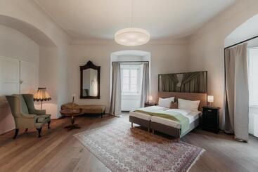 ホテル Freigut Thallern