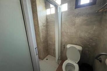 Hotel โรงแรมจันทร์แดง