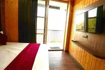 ホテル The Poplars Estate, Kasauli