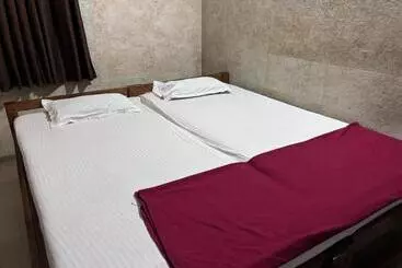 Hotel Staymaker Naik Residency