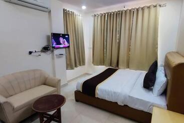 Отель White House