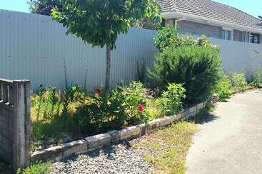 ペンション 8 Mins Drive To The Airport