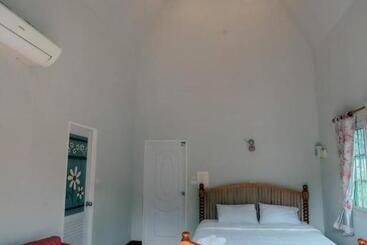 Pensjonat Suriyan Villa Erawan Kanchanaburi สุริยัน วิลล่า เอราวัณ กาญจนบุรี