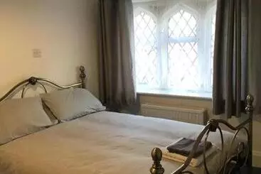 ユースホステル The New Juniper Berry Pub & Guest Rooms