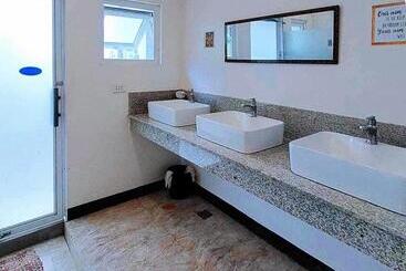 Hotell Reddoorz @ Recson Hostel Coron Palawan