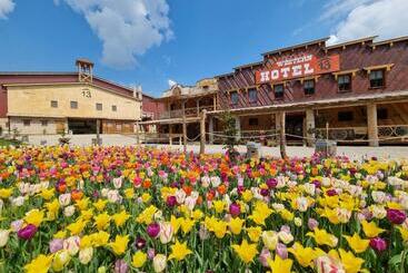 Hotel Ranch 13   Western A Kone