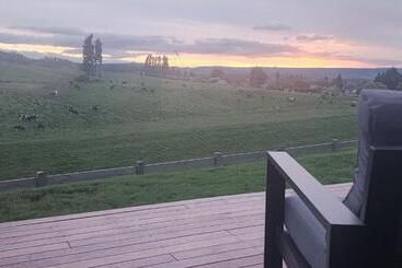 Pension A Stunning Retreat In Rotorua!