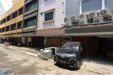 Capital O 93261 Fresh Hotel Near Stasiun Jakarta Kota Near Bca Kcu Gajah Mada