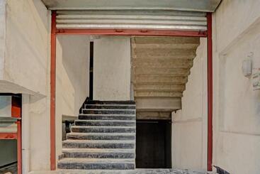 Oyo Flagship Hotel M.r Grand