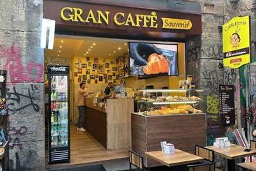 تختخواب و صبحانه Sciuscià Beb Spaccanapoli