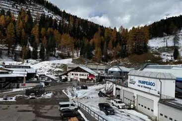 Aamiaismajoitus (B&B) Ski Lodge Pampeago