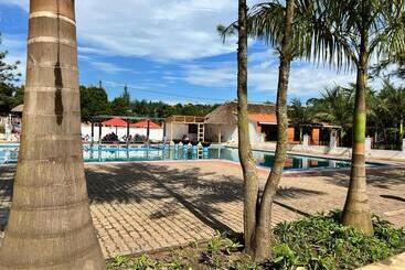 Hotel Kakiri Gardens And