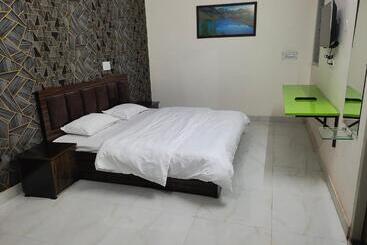 Отель Vrindavan